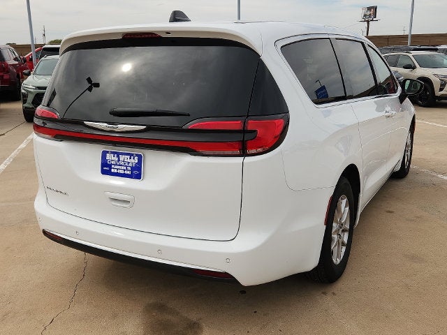 2025 Chrysler Pacifica Select