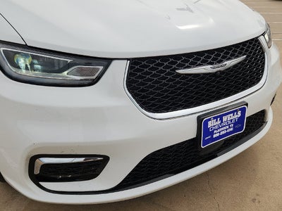 2025 Chrysler Pacifica Select