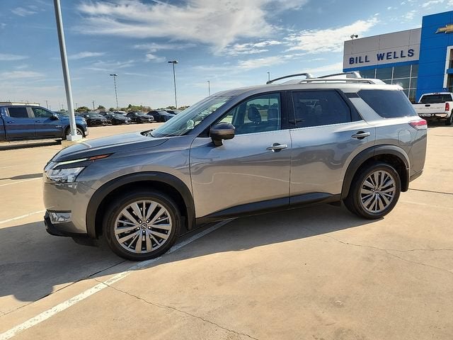 2024 Nissan Pathfinder SL